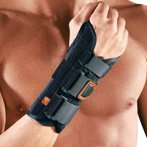 Short-size wrist immobilizer with a rigid and malleable stay Polfit 19 Orthoservice