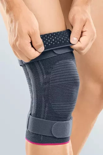 Knee support with patella silicone ring and additional straps Genumedi plus medi