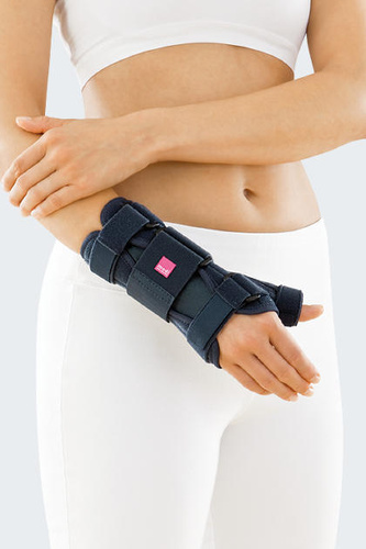 Manumed T Wrist brace with thumb support 
