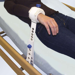 Orliman Arnetec harness wrist to bed with magnets