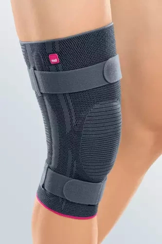 Knee support with patella silicone ring and additional straps Genumedi plus medi