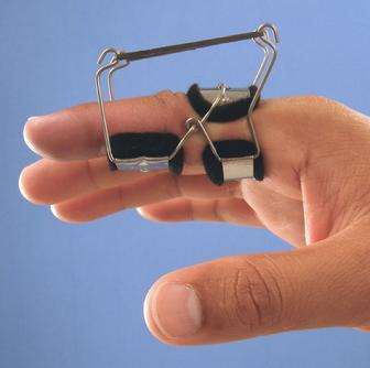 Reverse finger knuckle bender splint