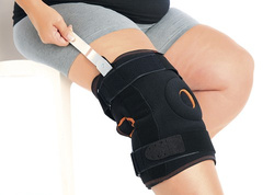 Wraparound knee support with biaxial joints and metal support Orliman OPL480